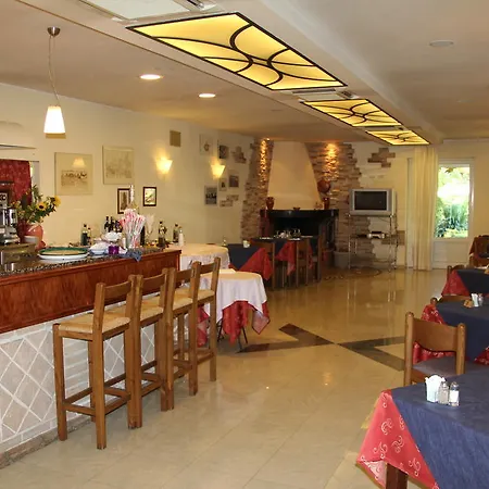 Celeste Hotell 3*